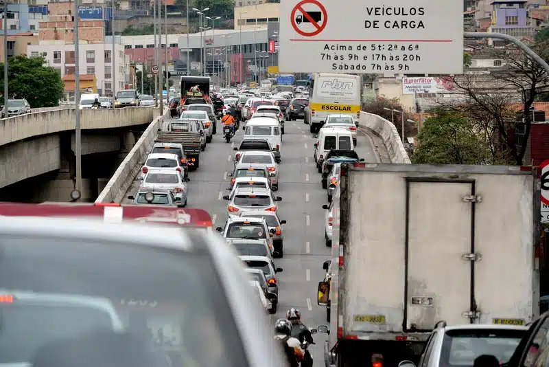 5 dicas de sobrevivência no trânsito caótico das cidades