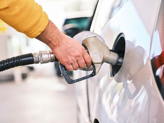Gasolina aditivada: vale a pena abastecer?