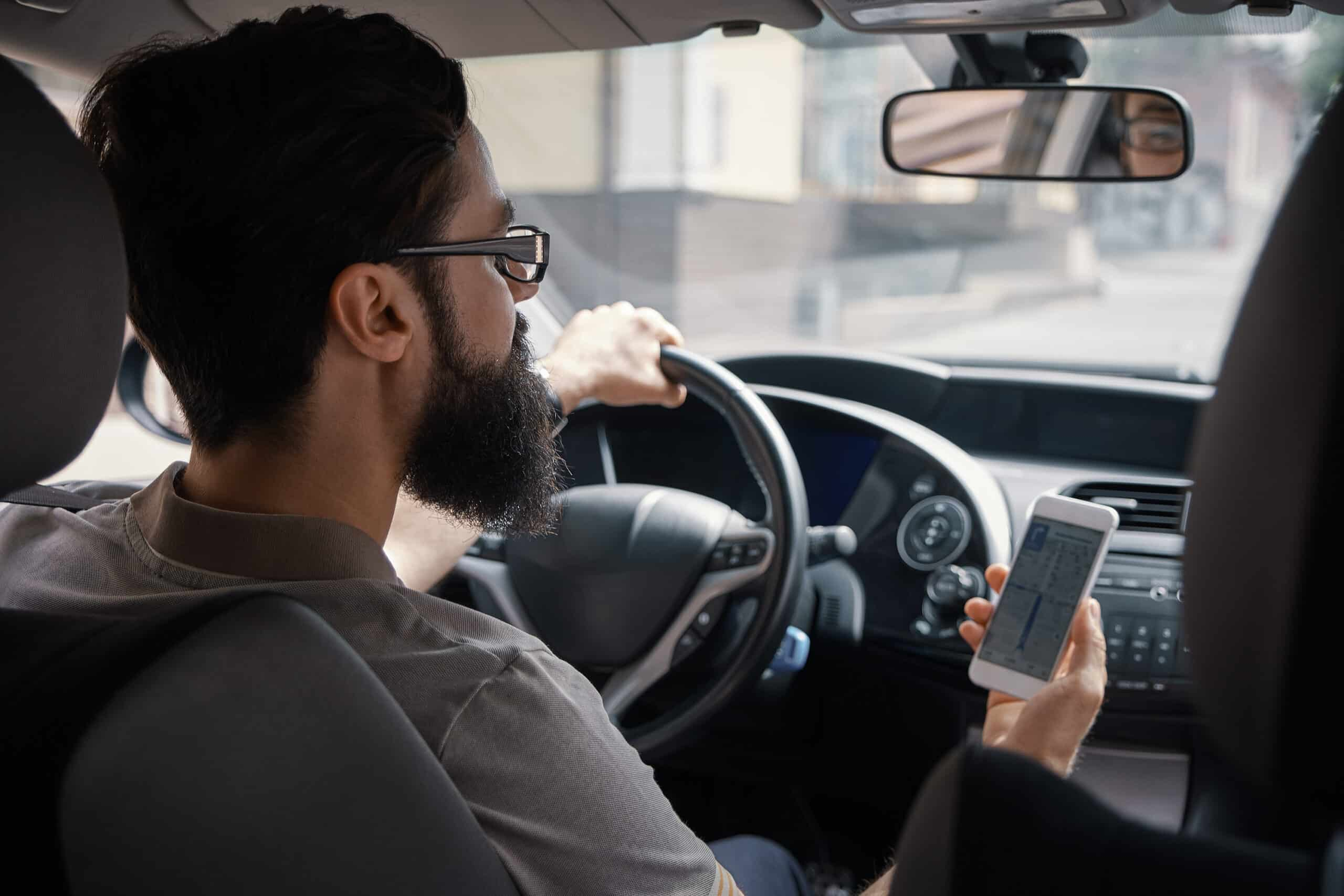 Como o celular ao volante virou uma das maiores causas de acidentes
