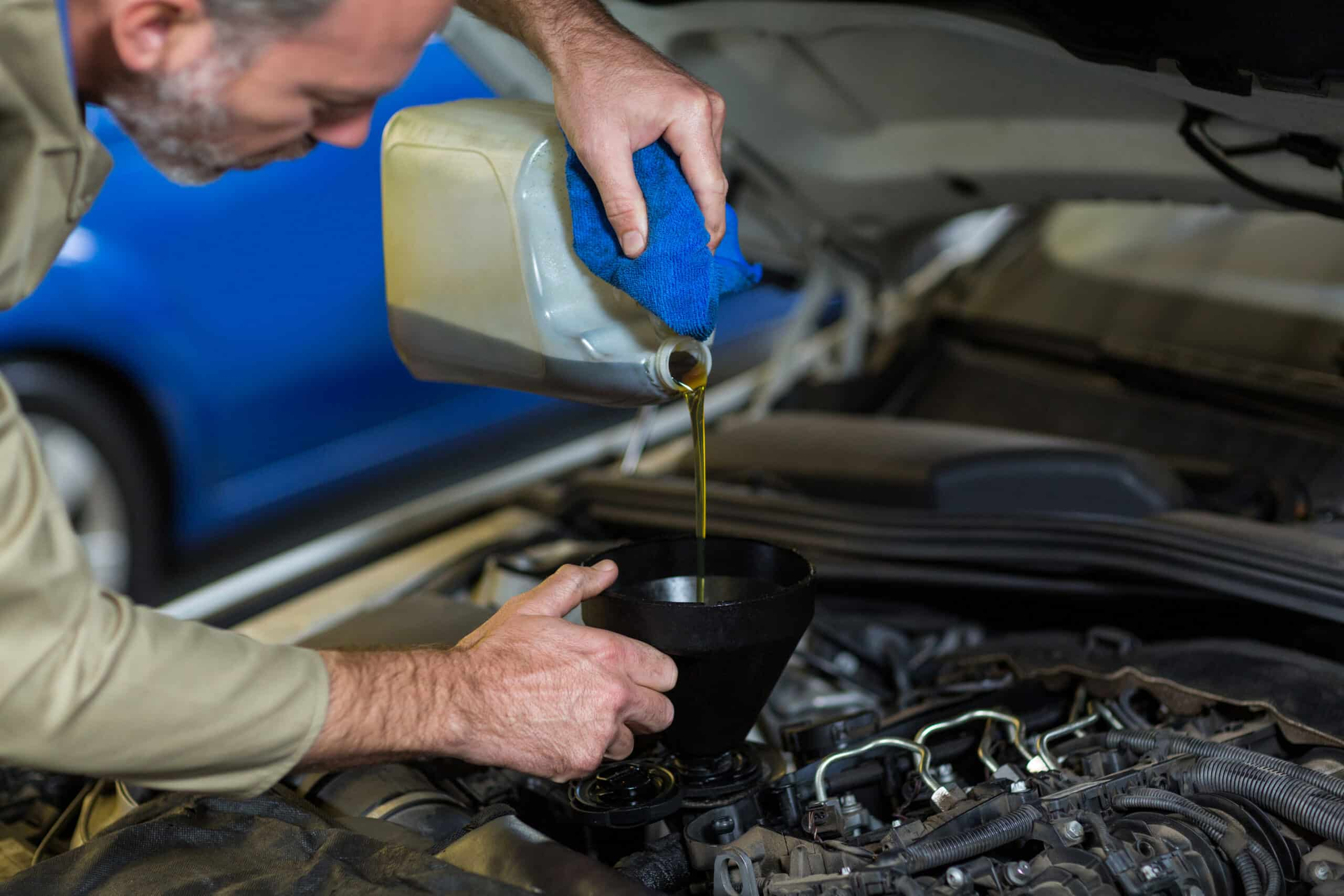 Quando trocar o óleo do motor: mitos e verdades que podem salvar seu carro