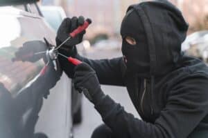 Conheça as diferenças entre roubo e furtos na proteção veicular